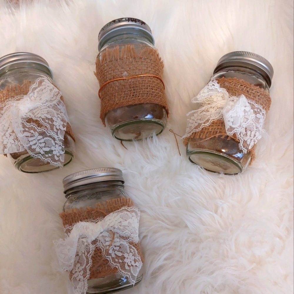 4 decorated jars